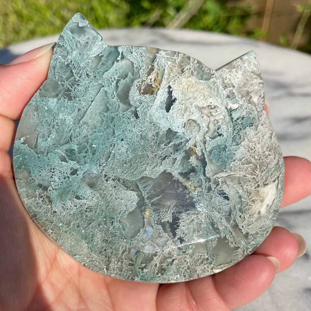 Green Moss Agate Carved Bowl in the shape of a cat - Picture 3 of 4